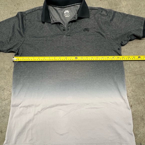 Nike Men's Black and Gray Ombre SB Shirt - Picture 3 of 7